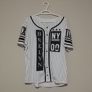 2/20$ 💵 Button-Up Baseball Jersey